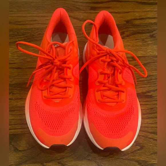 Woman's Lululemon BlissFeel Run Orange Lace-up Sneakers Size 8.5 NEW - Picture 2 of 4